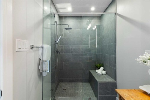 348 Wascana Crescent Se, Calgary, AB - Indoor Photo Showing Bathroom