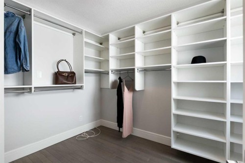 348 Wascana Crescent Se, Calgary, AB - Indoor With Storage