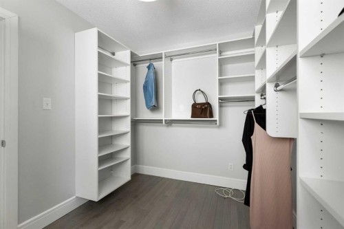 348 Wascana Crescent Se, Calgary, AB - Indoor Photo Showing Other Room