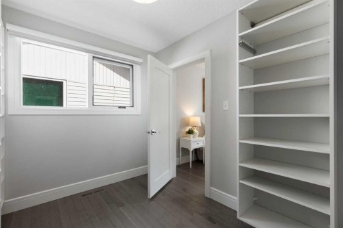 348 Wascana Crescent Se, Calgary, AB - Indoor