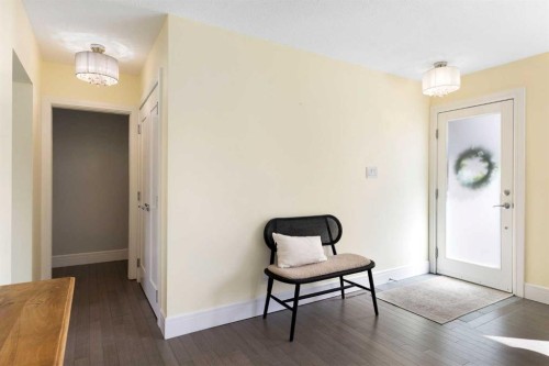 348 Wascana Crescent Se, Calgary, AB - Indoor Photo Showing Other Room