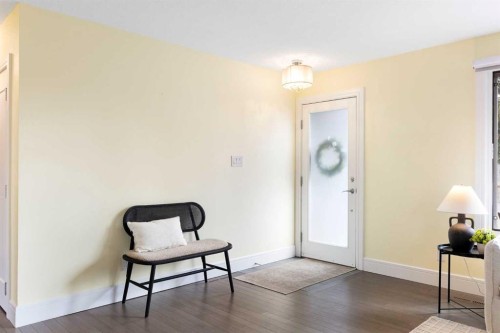 348 Wascana Crescent Se, Calgary, AB - Indoor Photo Showing Other Room