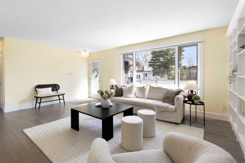 348 Wascana Crescent Se, Calgary, AB - Indoor Photo Showing Living Room
