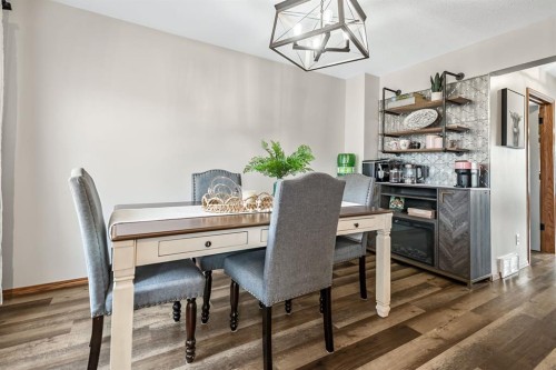 18 Green Meadow Crescent, Strathmore, AB - Indoor Photo Showing Dining Room