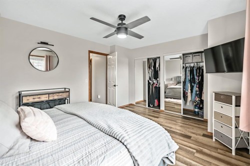 18 Green Meadow Crescent, Strathmore, AB - Indoor Photo Showing Bedroom
