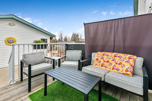 18 Green Meadow Crescent, Strathmore, AB - Outdoor With Deck Patio Veranda With Exterior