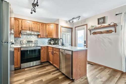 18 Green Meadow Crescent, Strathmore, AB - Indoor Photo Showing Kitchen