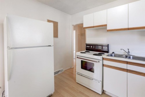 3432 3 Avenue Nw, Calgary, AB - Indoor Photo Showing Other Room