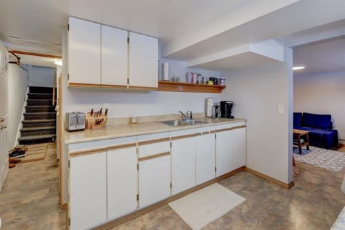 3432 3 Avenue Nw, Calgary, AB - Indoor Photo Showing Kitchen