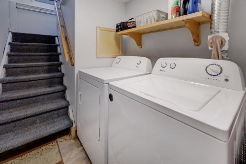 3432 3 Avenue Nw, Calgary, AB - Indoor Photo Showing Laundry Room
