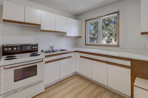 3432 3 Avenue Nw, Calgary, AB - Indoor Photo Showing Other Room
