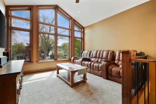 2908 7 Avenue Nw, Calgary, AB - Indoor Photo Showing Living Room