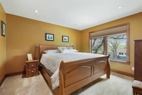 2908 7 Avenue Nw, Calgary, AB - Indoor Photo Showing Bedroom