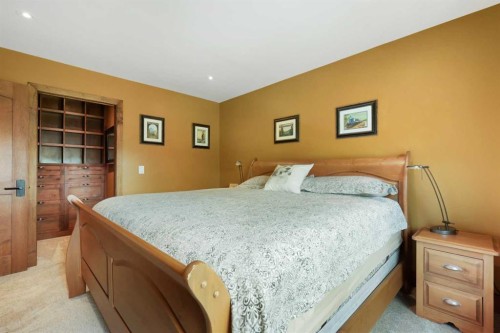 2908 7 Avenue Nw, Calgary, AB - Indoor Photo Showing Bedroom
