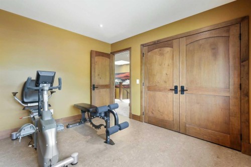 2908 7 Avenue Nw, Calgary, AB - Indoor Photo Showing Gym Room