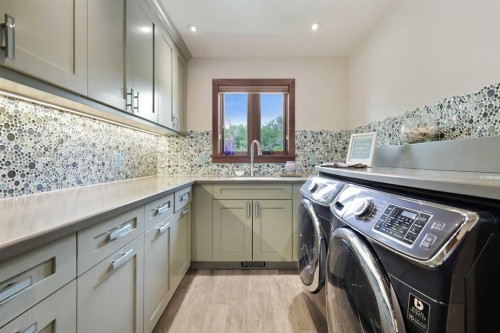 2908 7 Avenue Nw, Calgary, AB - Indoor Photo Showing Laundry Room