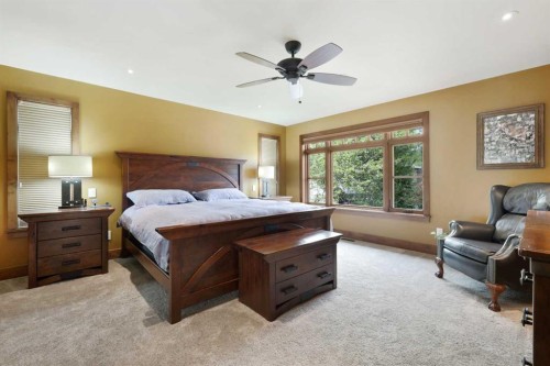 2908 7 Avenue Nw, Calgary, AB - Indoor Photo Showing Bedroom