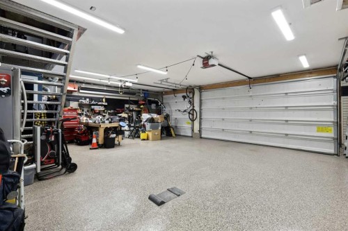 2908 7 Avenue Nw, Calgary, AB - Indoor Photo Showing Garage