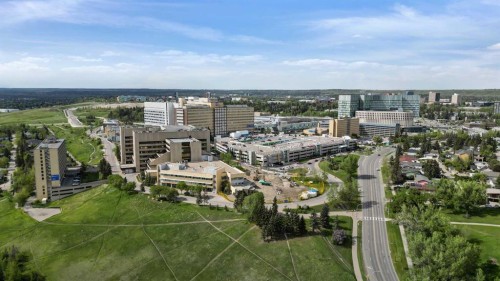 2908 7 Avenue Nw, Calgary, AB - Outdoor With View