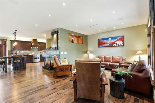 2908 7 Avenue Nw, Calgary, AB - Indoor Photo Showing Living Room