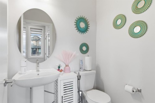 25 Legacy Glen Link Se, Calgary, AB - Indoor Photo Showing Bathroom