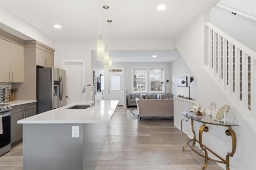 25 Legacy Glen Link Se, Calgary, AB - Indoor Photo Showing Kitchen With Upgraded Kitchen