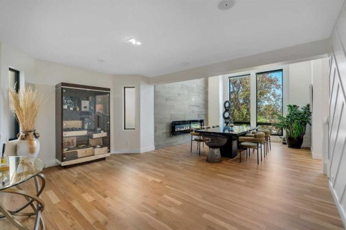 931 Shawnee Drive Sw, Calgary, AB - Indoor Photo Showing Living Room