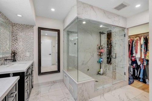 931 Shawnee Drive Sw, Calgary, AB - Indoor Photo Showing Bathroom