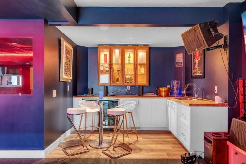 931 Shawnee Drive Sw, Calgary, AB - Indoor Photo Showing Kitchen