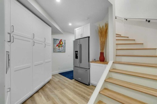 931 Shawnee Drive Sw, Calgary, AB - Indoor Photo Showing Other Room