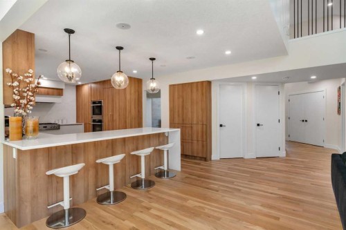 931 Shawnee Drive Sw, Calgary, AB - Indoor Photo Showing Kitchen With Upgraded Kitchen