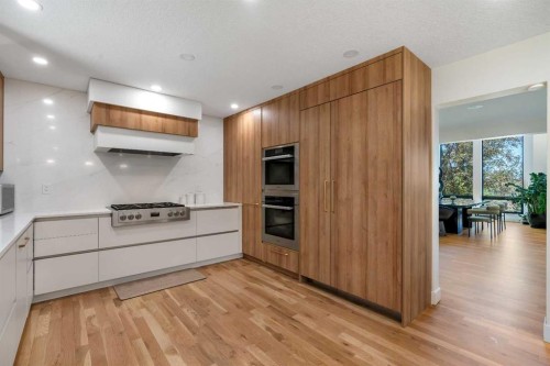 931 Shawnee Drive Sw, Calgary, AB - Indoor Photo Showing Kitchen