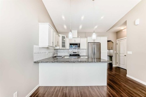 10 Sunvale Place Ne, High River, AB - Indoor Photo Showing Kitchen With Upgraded Kitchen