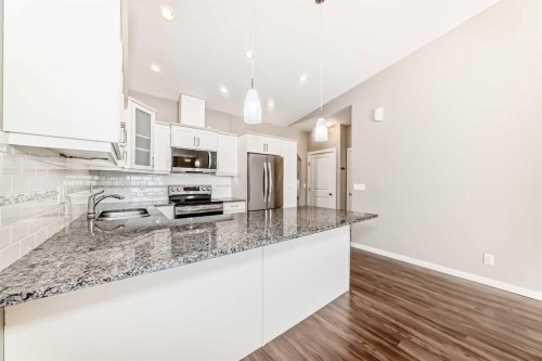 10 Sunvale Place Ne, High River, AB - Indoor Photo Showing Kitchen With Upgraded Kitchen