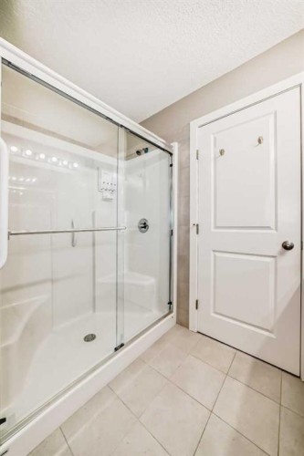 10 Sunvale Place Ne, High River, AB - Indoor Photo Showing Bathroom