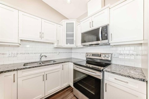 10 Sunvale Place Ne, High River, AB - Indoor Photo Showing Kitchen With Double Sink With Upgraded Kitchen