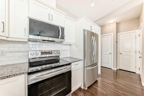 10 Sunvale Place Ne, High River, AB - Indoor Photo Showing Kitchen