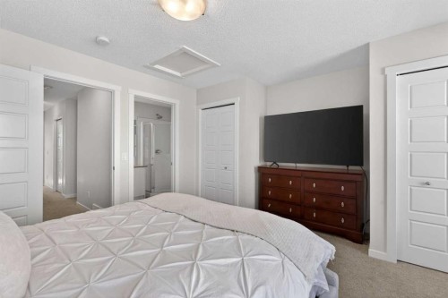 340 Cranbrook Square Se, Calgary, AB - Indoor Photo Showing Bedroom