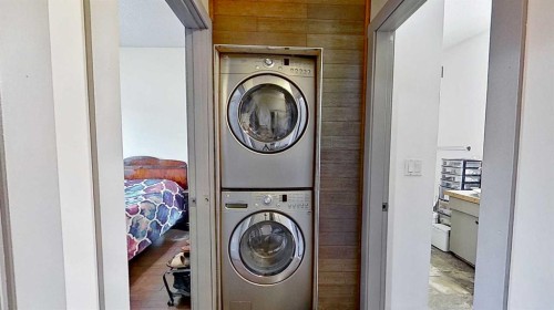 11723 Canfield Road Sw, Calgary, AB - Indoor Photo Showing Laundry Room