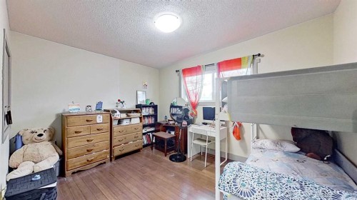 11723 Canfield Road Sw, Calgary, AB - Indoor Photo Showing Bedroom