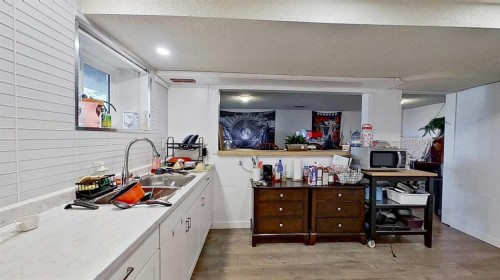 11723 Canfield Road Sw, Calgary, AB - Indoor Photo Showing Kitchen