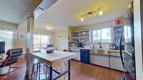 11723 Canfield Road Sw, Calgary, AB - Indoor Photo Showing Other Room