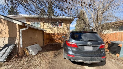 11723 Canfield Road Sw, Calgary, AB - Outdoor