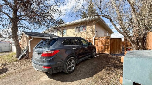 11723 Canfield Road Sw, Calgary, AB - Outdoor