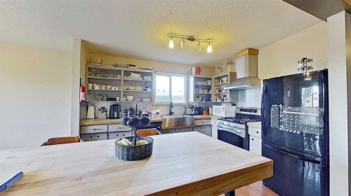 11723 Canfield Road Sw, Calgary, AB - Indoor