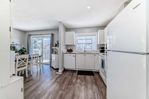 126 Citadel Point Nw, Calgary, AB - Indoor Photo Showing Kitchen