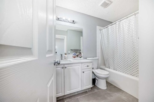 126 Citadel Point Nw, Calgary, AB - Indoor Photo Showing Bathroom