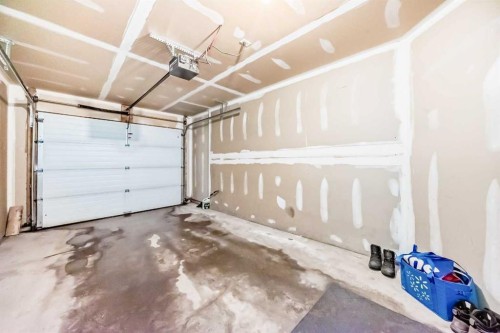 126 Citadel Point Nw, Calgary, AB - Indoor Photo Showing Garage