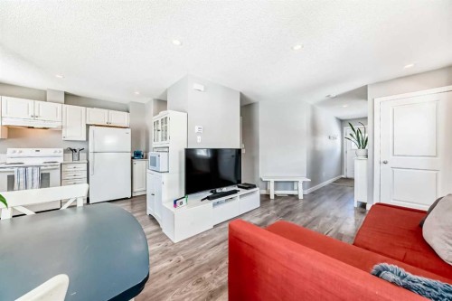 126 Citadel Point Nw, Calgary, AB - Indoor Photo Showing Kitchen