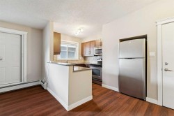 4-605 67 Avenue SW Calgary, AB T2V 0M3